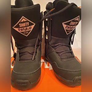 Thirty Two Shifty Snowboarding boots size 7 woman / man 5